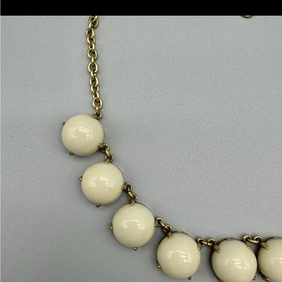 J. Crew Necklace Cream Beaded Pendants Gold Tone Oval Link Chain 18 Inch - Picture 4 of 9